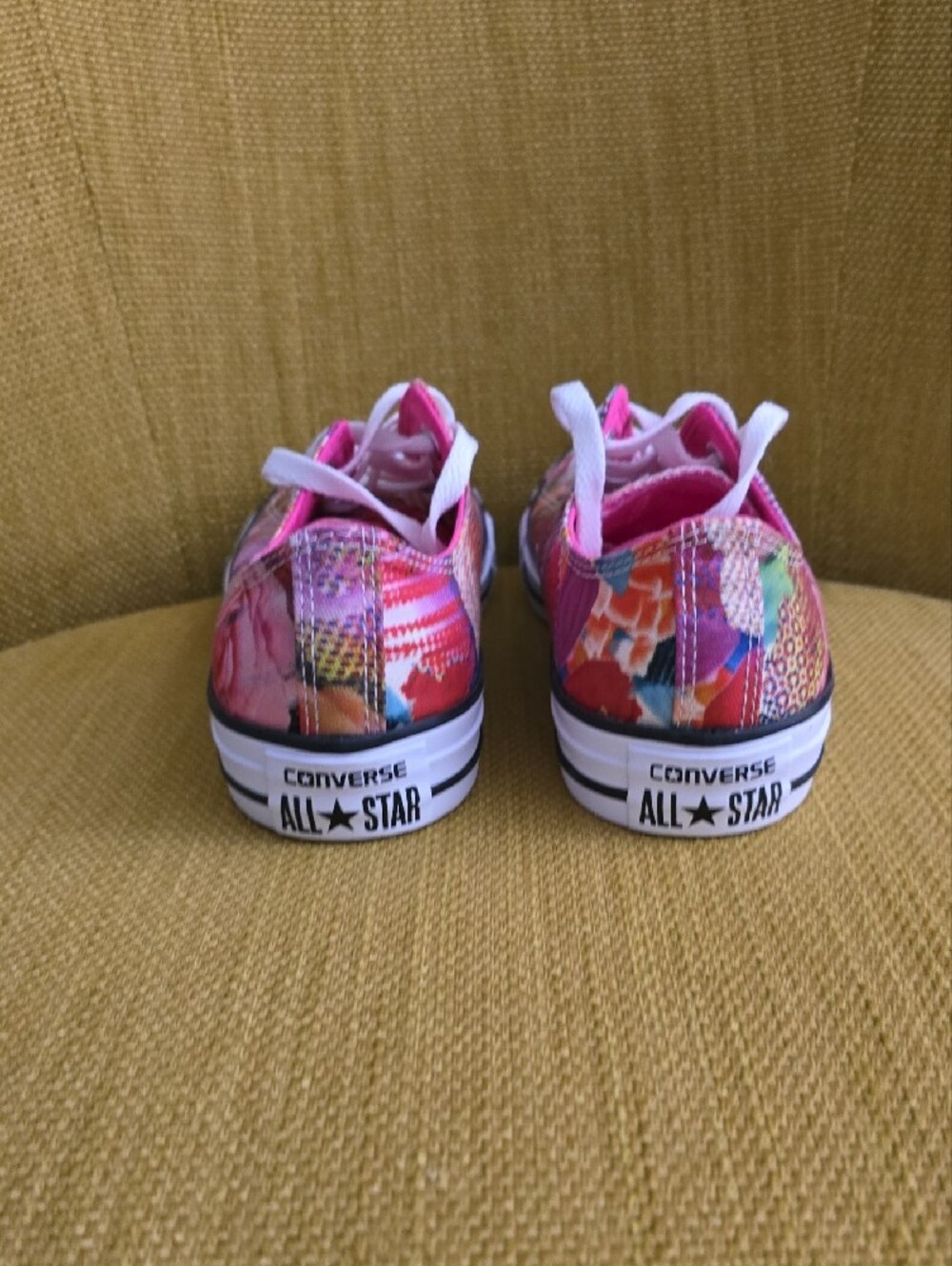 Converse Women's Chuck TaylorPink Floral Sneakers. Like New. 7 - Picture 5 of 5